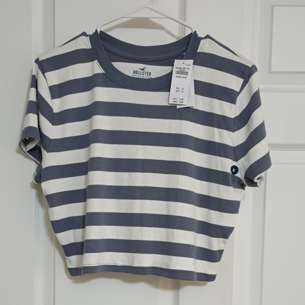 #43.Hollister Must Have Collection Navy and White Striped Baby Crop Top.Size: XL
